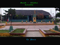 La plaza, al fondo la escuela Simón Bolívar